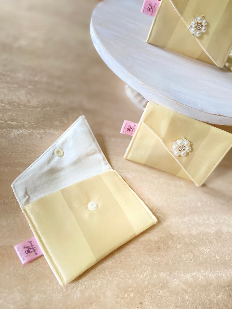 Mini elegant executive business card holder