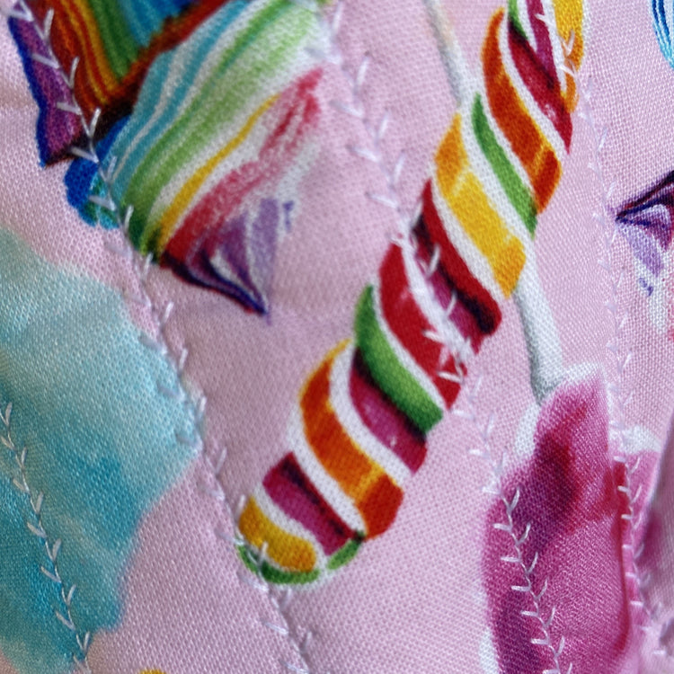 Candy oven mitt details