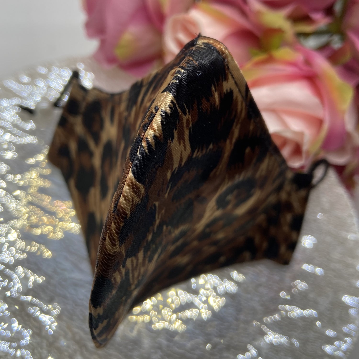 Leopard print satin mask