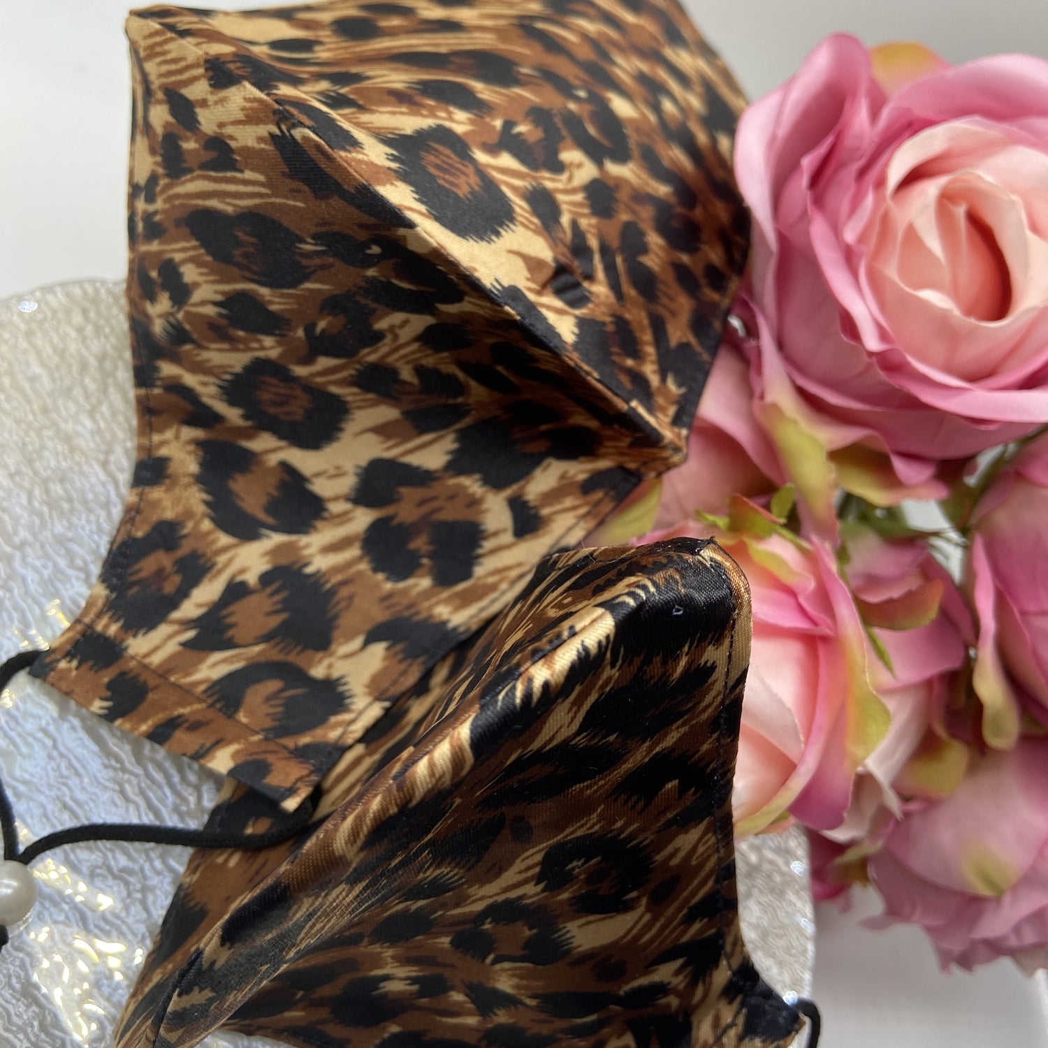 Leopard print satin mask
