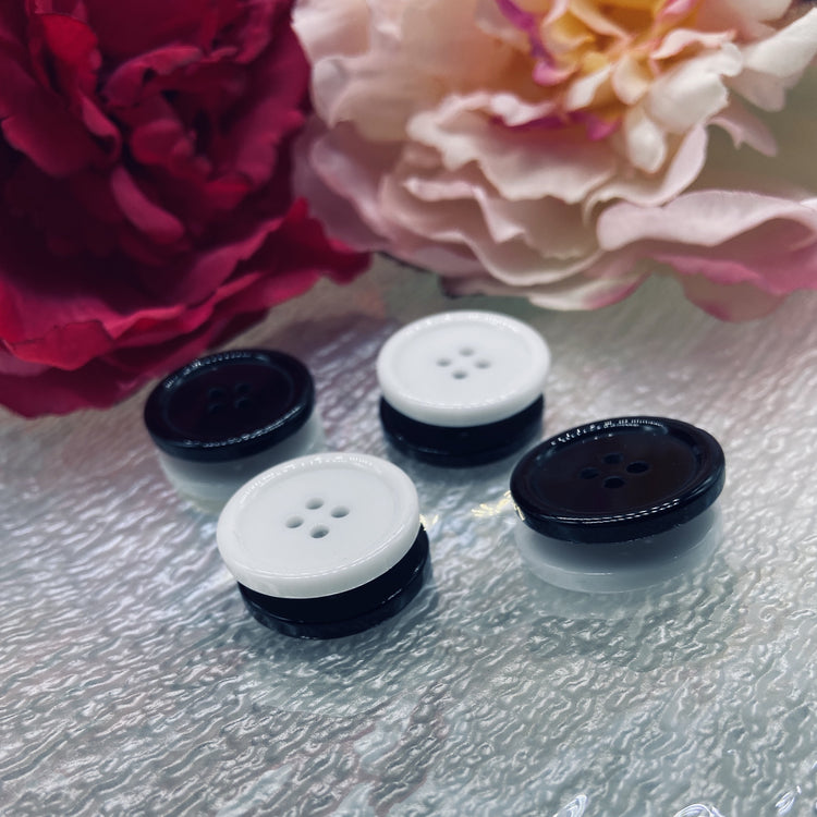 Magnetic buttons on glass plate with flowers