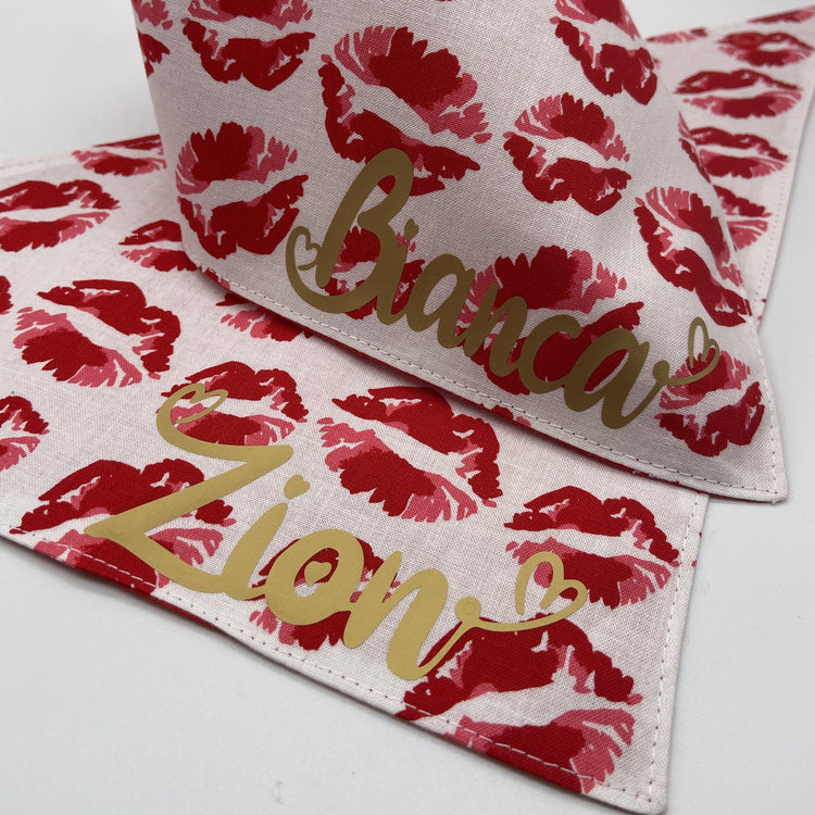 Dog Bandanas in kiss fabric with gold personalization